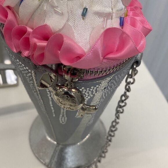 Betsy Johnson Kitsch shake it up Crossbody bag limited edition - Picture 3 of 5